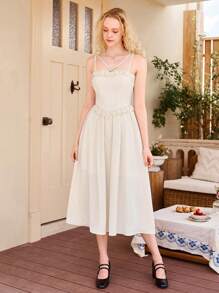 SHEIN MOD 素色網紗刺繡邊緣吊帶連衣裙 - 米色 - 查看 2