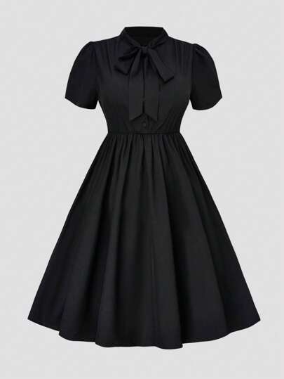 SHEIN Clasi พลัส เดรส คอผูกเน็คไท แขนพอง