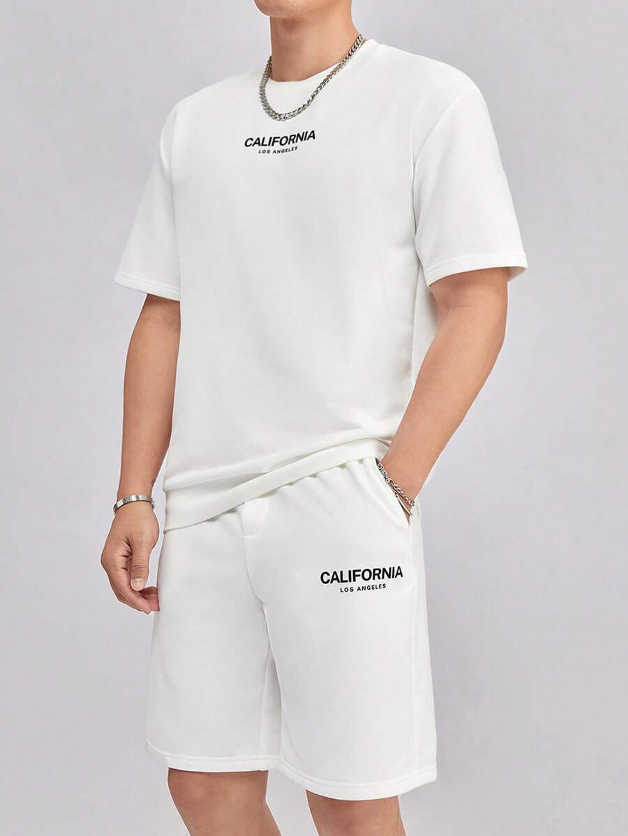 Manfinity RebelGame 宽松男士字母印花图案 T 恤和抽绳腰短裤套装 - 白色 - 查看 1