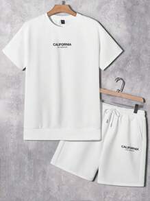 Manfinity RebelGame 宽松男士字母印花图案 T 恤和抽绳腰短裤套装 - 白色 - 查看 2