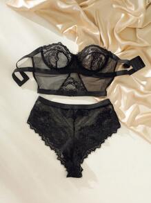 Women's Classic Sexy Black Lace Bandeau Bra And Panty Lingerie Set Sheer Contrast Detail, Baddie Look