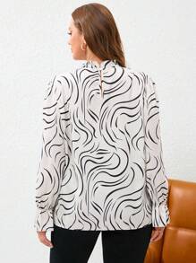 SHEIN Privé 大碼滿版印花喇叭袖褶邊領襯衫 - 彩色 - 查看 2