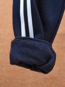 SHEIN 2 件套幼儿男童连帽衫套装，带小袋和羊毛加厚运动裤，冬季 - 藏蓝色 - 查看 3