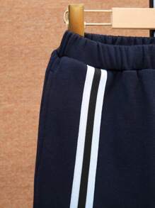 SHEIN 2 件套幼儿男童连帽衫套装，带小袋和羊毛加厚运动裤，冬季 - 藏蓝色 - 查看 12