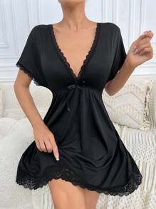 对比色蕾丝前系带睡衣睡裙