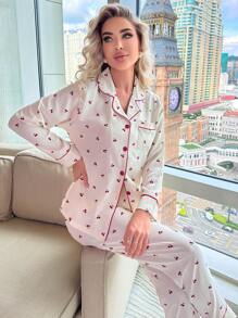 Conjunto de pijama con estampado de cerezas en todo el diseño y ribetes contrastantes. Conjunto de pijama con esplendor floral abundante para la temporada navideña, ropa de otoño e invierno cálida y elegante. - Beis - Ver 3