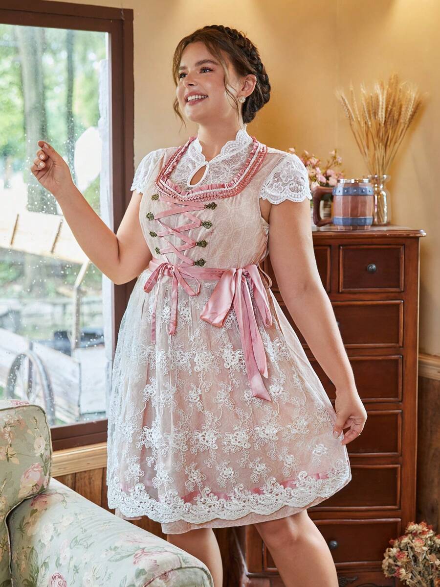 SHEIN Frenchy 大碼花卉刺繡前繫帶洋裝不帶襯衫 - 粉色 - 查看 1