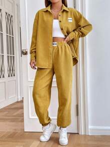 SHEIN EZwear 1 件字母贴片落肩灯芯绒衬衫和 1 条裤子 - 芥末黃 - 查看 2