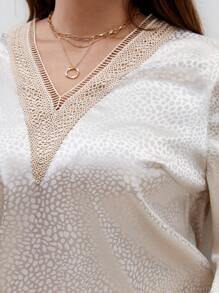 SHEIN Frenchy 大碼斑點圖案提花燈籠袖襯衫 - 杏色 - 查看 4