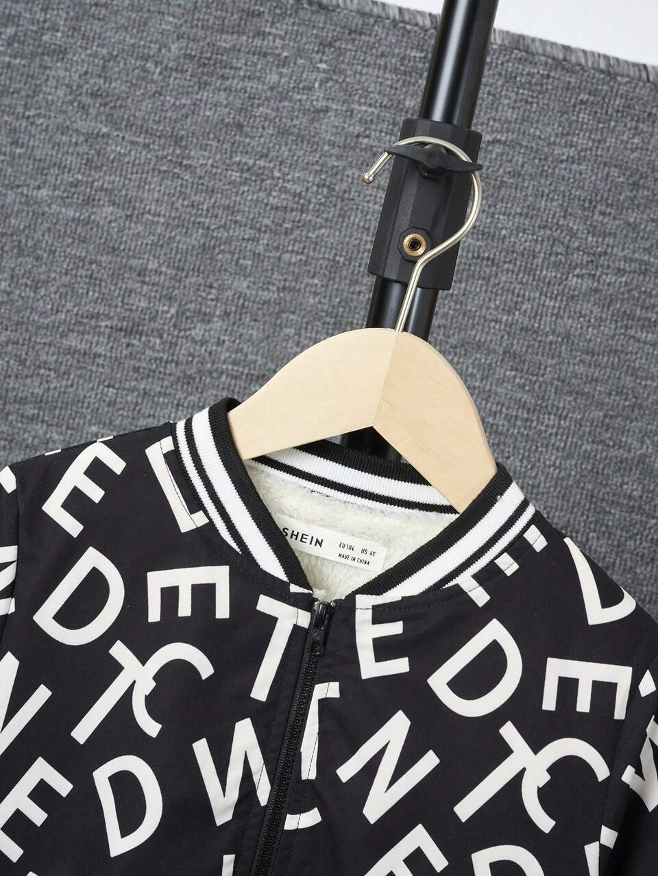 Young Boy Letter Graphic Thermal Lined Varsity Jacket