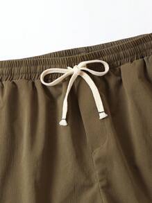 Manfinity Men Letter Patched Detail Flap Pocket Drawstring Waist Cargo Shorts - Army Green - View 5