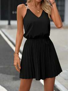 SHEIN Essnce 鏈條細節百褶下擺吊帶連體短褲 - 黑色 - 查看 5