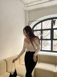 DAZY Vai lạnh Ren Mộc nhĩ Xù Áo thun - Màu be - Xem 4