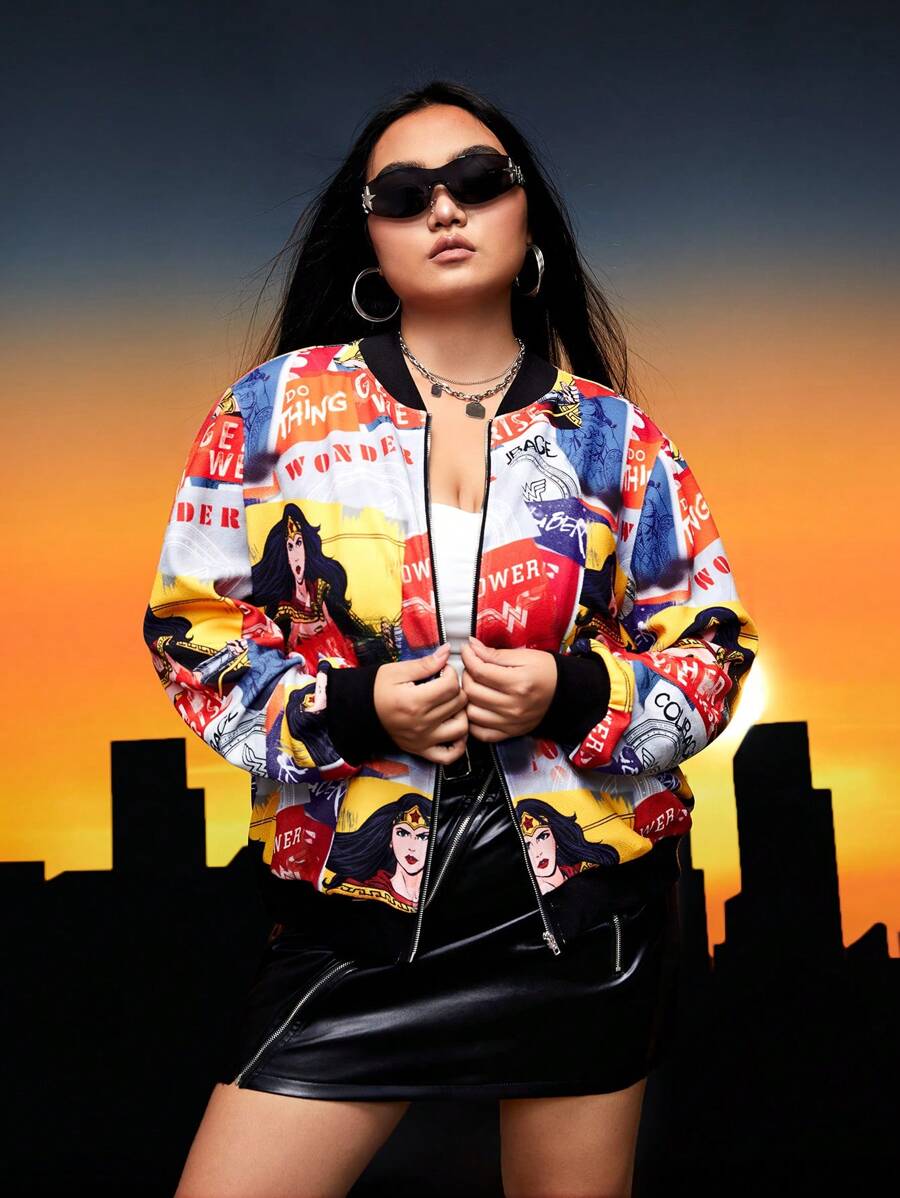 WONDER WOMAN X SHEIN 大碼人物和字母圖案拉鏈開襟飛行員夾克 - 彩色 - 查看 1
