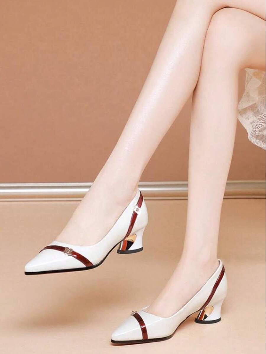 女性高跟單鞋在雙顏色,雕刻,帶尖頭 - 米色 - 查看 1