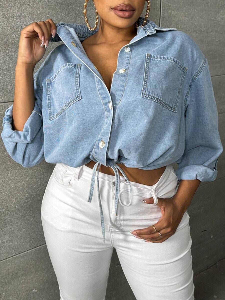 SHEIN SXY Talla grande Camisa mezclilla con doble bolsillo bajo con cordón - Lavado ligero - Ver 1