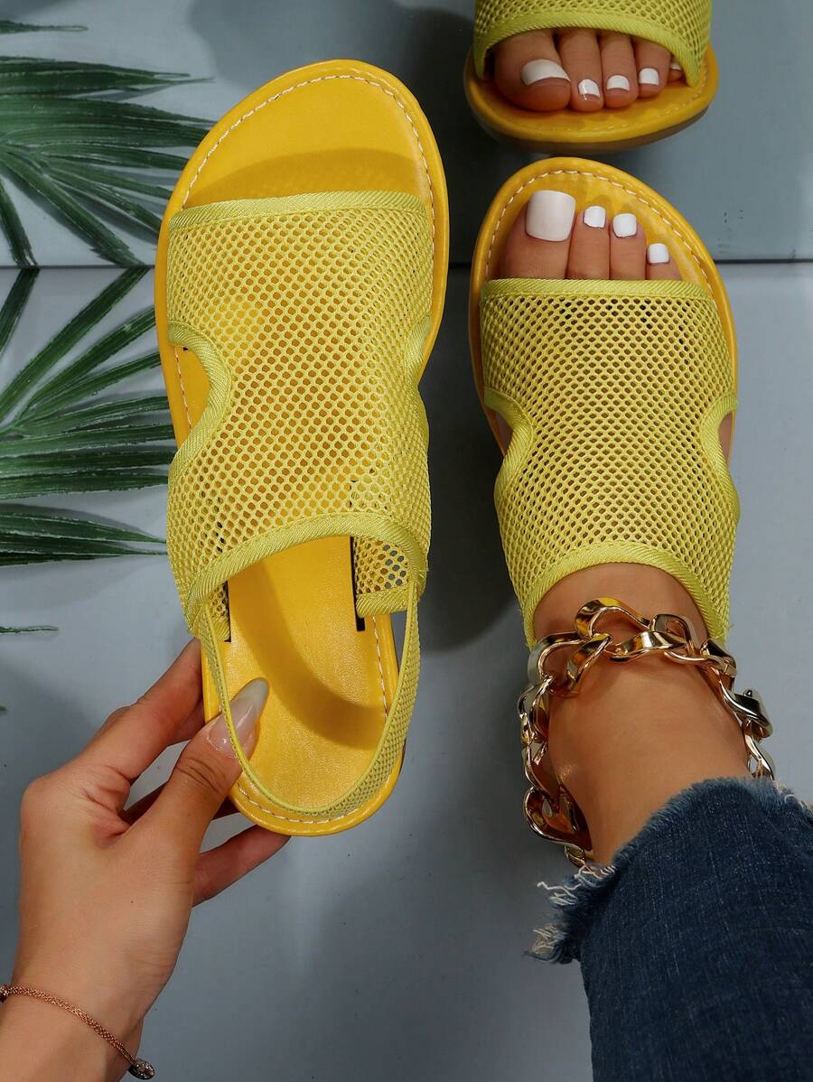Plus Size Women's Flat Sandals, Beach Slippers For Summer, European And American Style - Yellow - View 1
