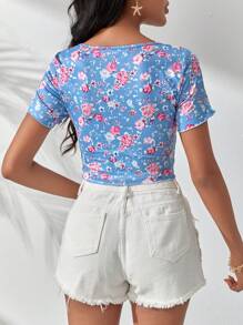 Soleia In hoa Đường viền cổ có rãnh Áo phông Crop - Màu xanh nhạt - Xem 2