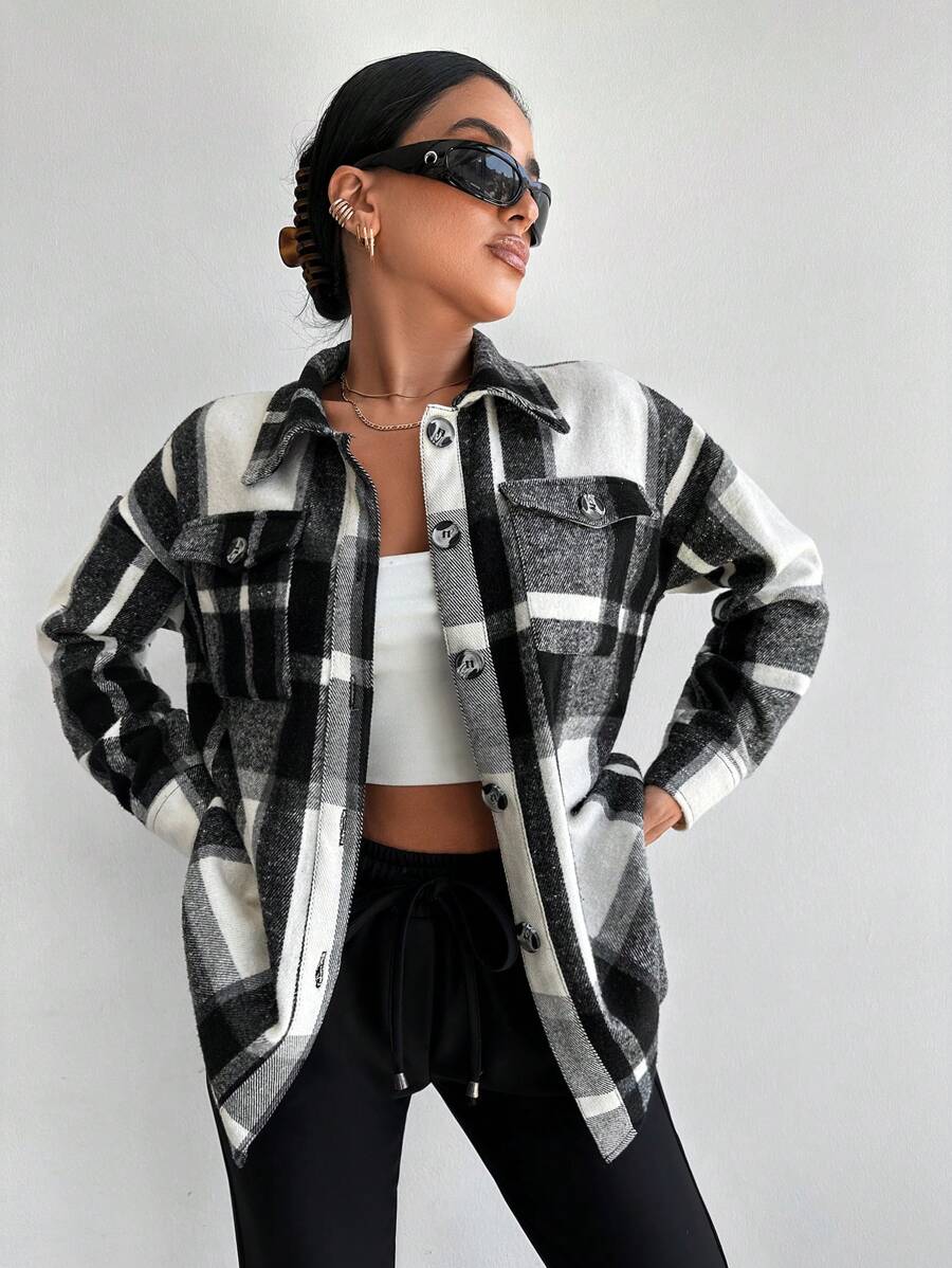 EURMUSE 格紋印花落肩袖翻蓋口袋襯衫 - 黑與白 - 查看 1