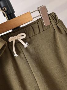 SHEIN 男大童字母補丁細節襯衫&腰部抽繩短褲 - 軍綠色 - 查看 4