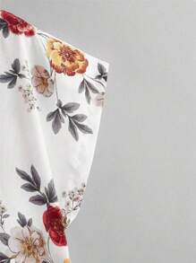 Mulvari Plus Floral Print Dip Hem Blouse - White - View 4