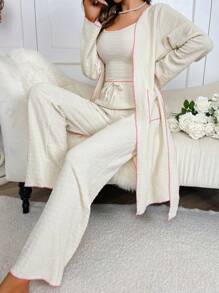 SHEIN X GiudiceGirls Set da casa con vestaglia con cintura, top a canotta e pantaloni, con dettagli a contrasto, comodo outfit per l'autunno e l'inverno - Beige - Visualizzare 1