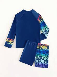 Conjunto de traje de baño informal con parte superior de manga larga con cuello redondo estampada y pantalones cortos para niño preadolescente