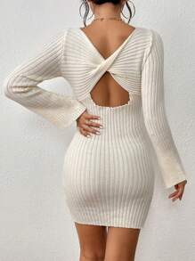 SHEIN LUNE 鏤空後扭結緊身毛衣洋裝 - 米色 - 查看 1