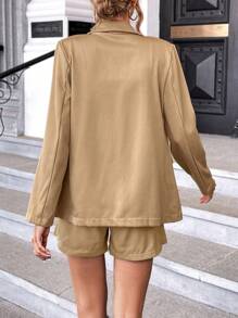 SHEIN Essnce Cổ áo Chi tiết về Flap Áo vest & Quần short - Màu Khaki - Xem 2