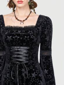 ROMWE Fairycore Vestido con patrón de estrella con cordón con encaje en contraste de terciopelo - Negro - Ver 2