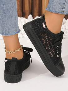 秋冬女士夏季平底休闲鞋镂空透气白色运动鞋，适合返校季