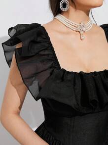 Modelyn Kleid mit eckigem Ausschnitt, Rüschenbesatz, - Schwarz - Übersicht 7