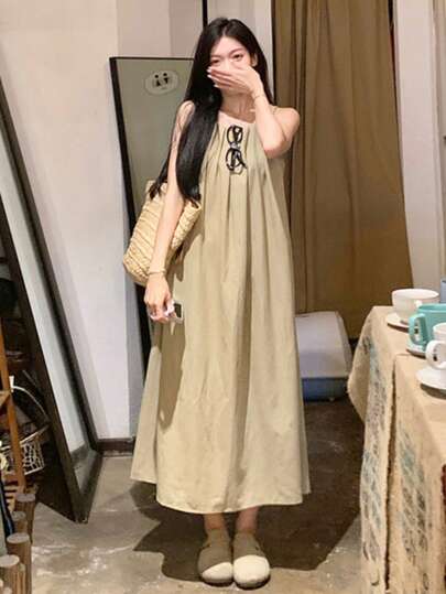 素色後鏤空直筒連衣裙