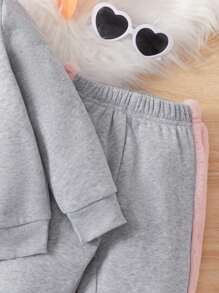 SHEIN Young Girl Heart Patched Sweatshirt & Contrast Side Seam Sweatpants