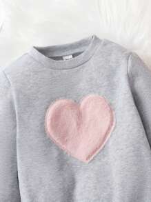 SHEIN Young Girl Heart Patched Sweatshirt & Contrast Side Seam Sweatpants