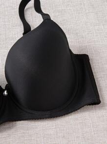 另加 2 件纯色钢圈聚拢文胸，提升