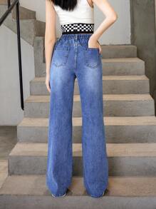 Garota Adolescente Estampas De Borboletas Jeans Rasgado