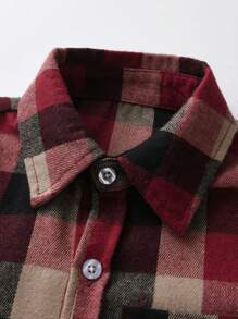 小男孩格子印花口袋贴纽扣衬衫