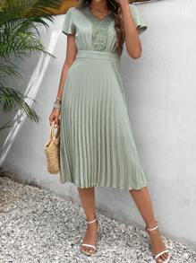 SHEIN Frenchy 鏤空蕾絲花邊蝴蝶袖百褶下擺連衣裙