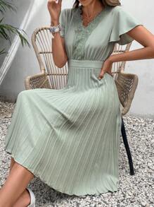 SHEIN Frenchy 鏤空蕾絲花邊蝴蝶袖百褶下擺連衣裙