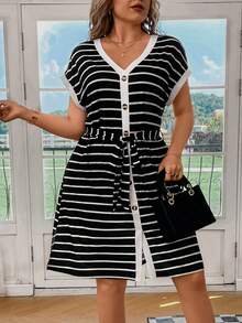 Calvaya Talla grande Vestido con cinturón con estampado de rayas con botón delantero - Blanco y Negro - Ver 4