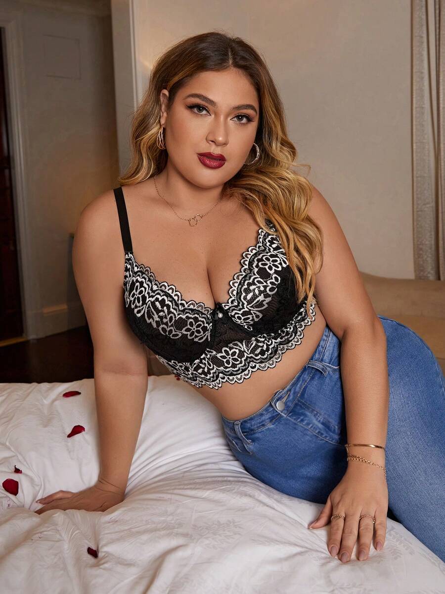 Plus Floral Lace Underwire Bra - Black and White - View 1