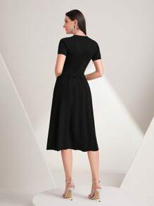 Modelyn 水鑽細節A字洋裝 - 黑色 - 查看 2