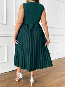 SHEIN Clasi Plus Chain Detail Pleated Hem Dress - Dark Green - View 2