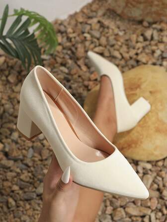 女性極簡風格尖頭粗高跟鞋,單鞋