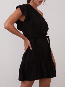 SHE(IN) BRASIL 單肩荷葉邊繫腰帶洋裝 - 黑色 - 查看 4