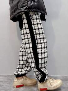 Manfinity EMRG 寬鬆款男士格紋印花褲,帶對比側縫和束口腰帶 - 黑與白 - 查看 4