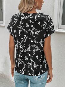 SHEIN LUNE Ditsy Floral Print Notched Neck Batwing Sleeve Blouse - Black and White - View 2