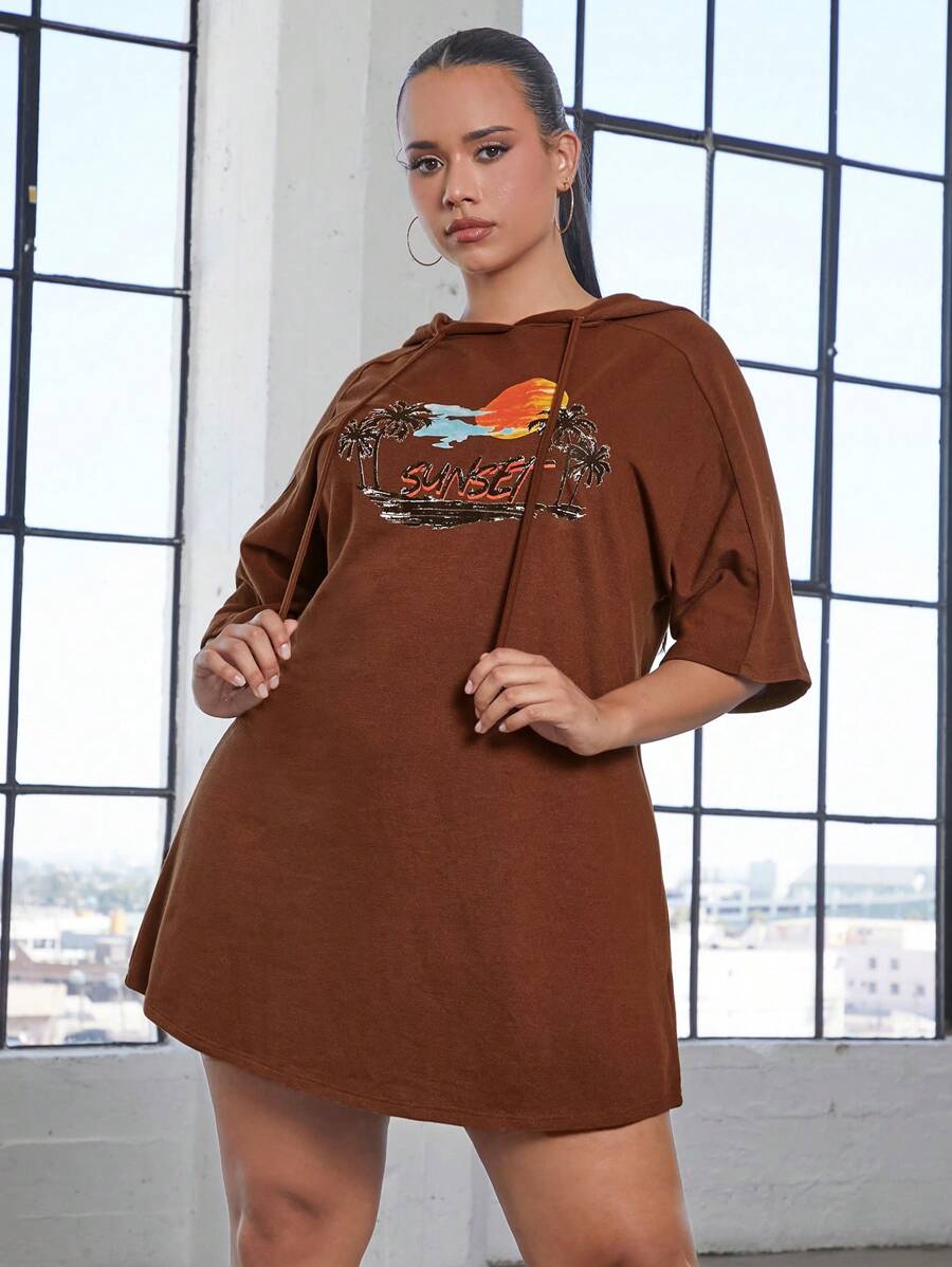 SHEIN SXY 大碼字母圖案抽繩連帽衛衣裙 - 鏽棕色 - 查看 1