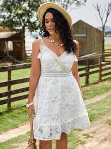 SHEIN VCAY Talla grande Vestido de tirantes con encaje en contraste bajo con fruncido